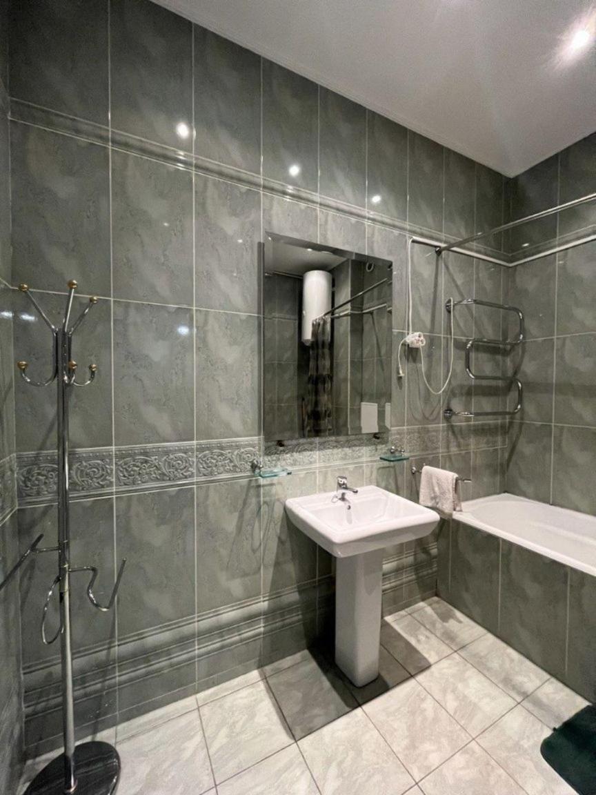Friends Hostel Киев Экстерьер фото